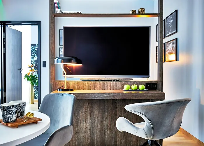 Nyx By Leonardo Varsavia