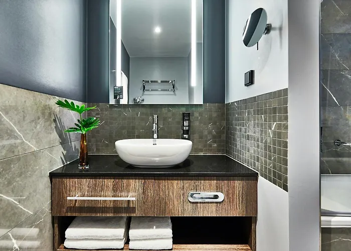 Hotel Nyx By Leonardo 4*